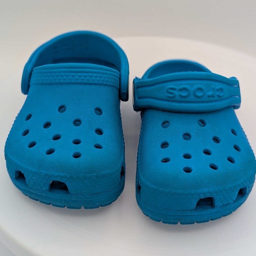 Crocs Kids Classic Clog‎ Bright Blue Water Friendly Slip On Shoes Size C5